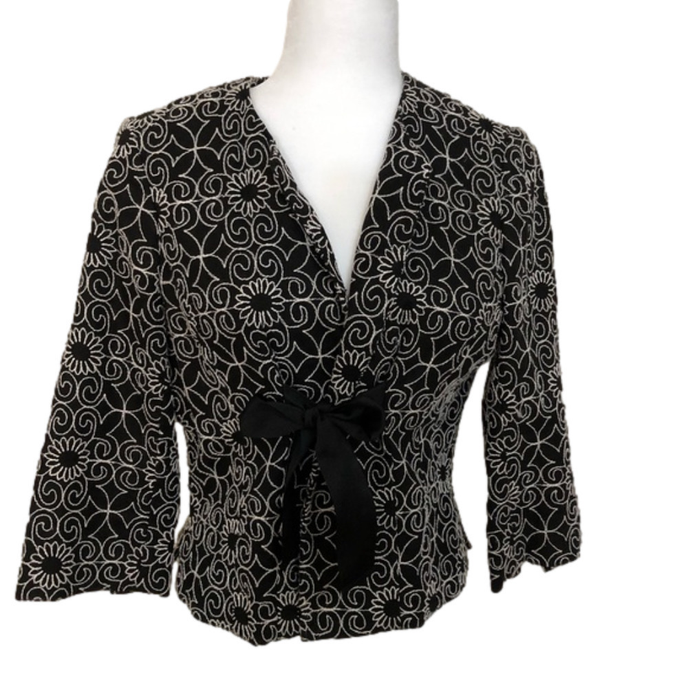 Bandolino Embroidered Top, NWOT